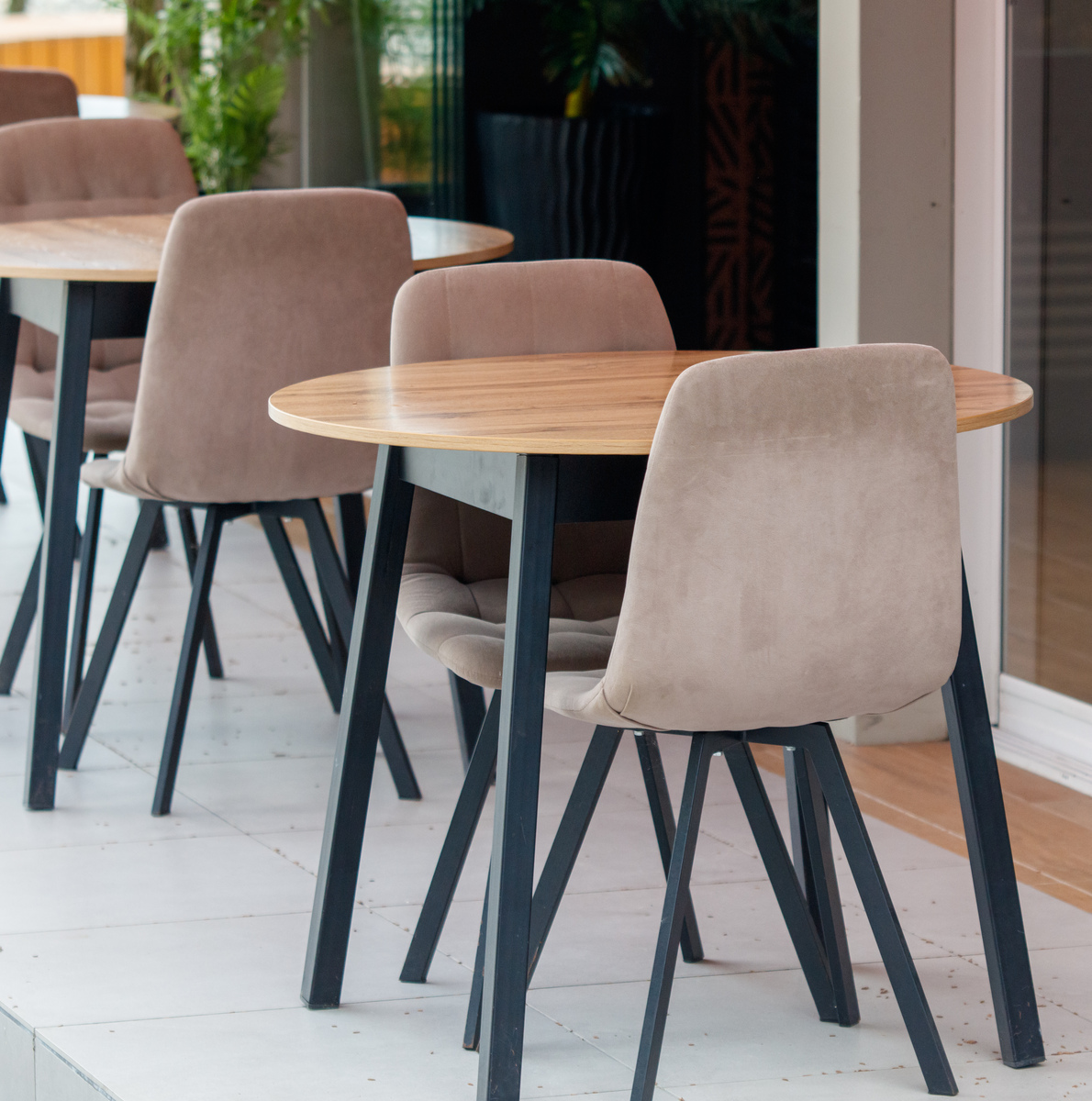 给我一个奶油风餐椅北欧风好评 限60字