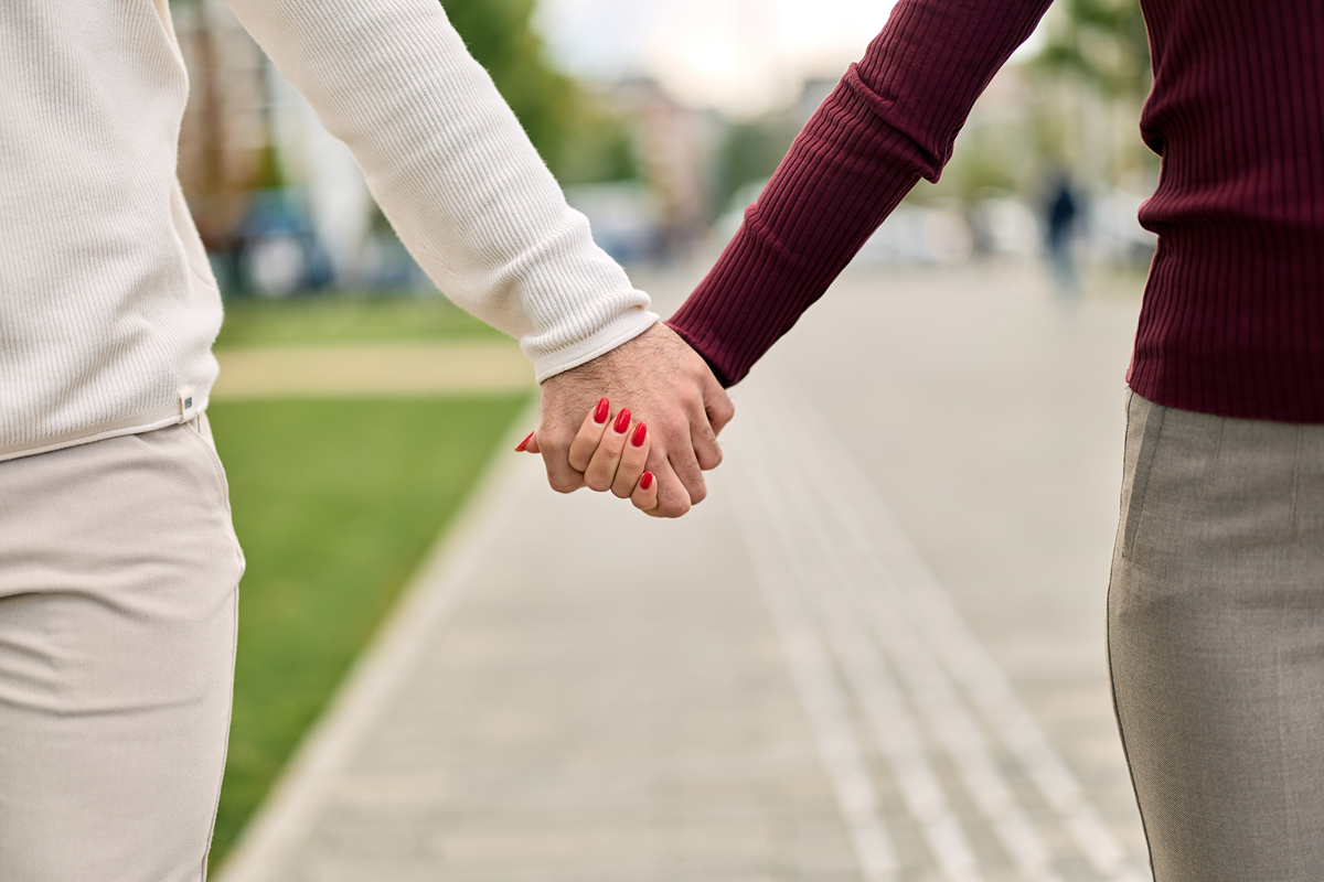 愿岁月可回首，深情共白头：浪漫爱情的承诺