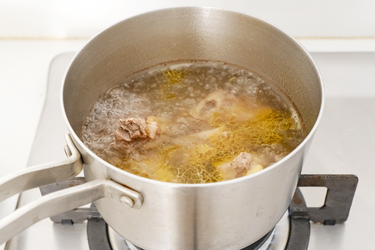 大筒骨煲汤秘诀：营养美味，简单易学