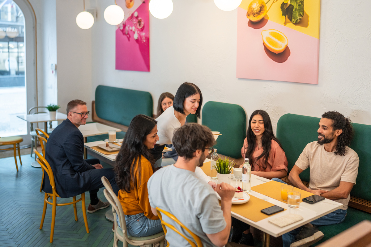 进一步挖掘服务对象的潜能在缓解服务对象不良情绪给他带来的影响后帮助服务对象增强他的人际交往能力让服务对象能够在生活中更好的与他人交流。扩充以上内容