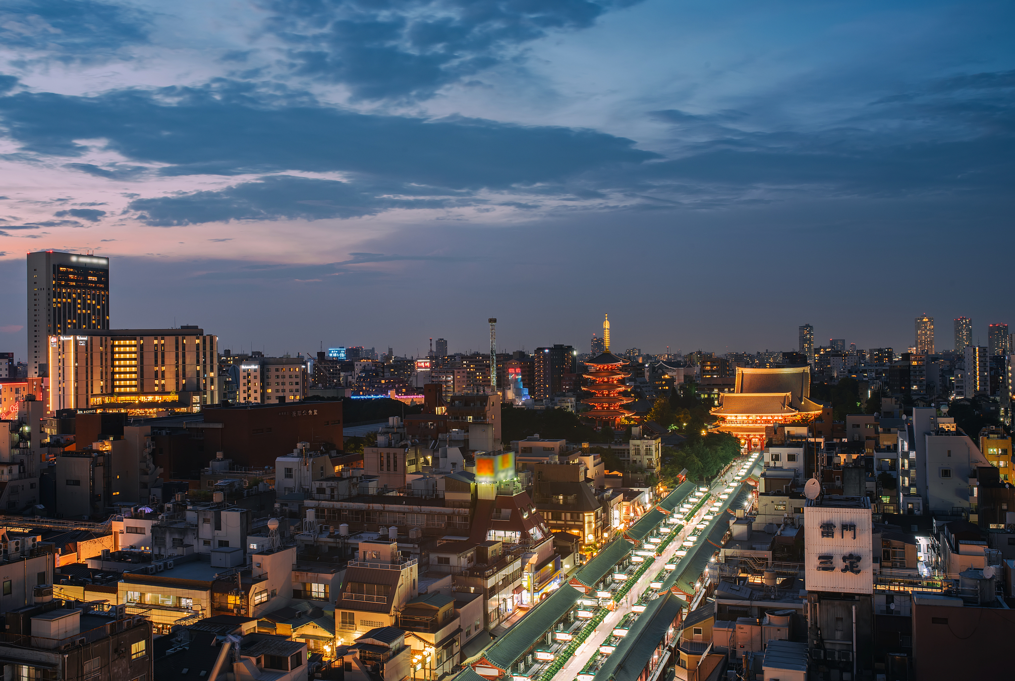 远眺东京浅草寺夜景