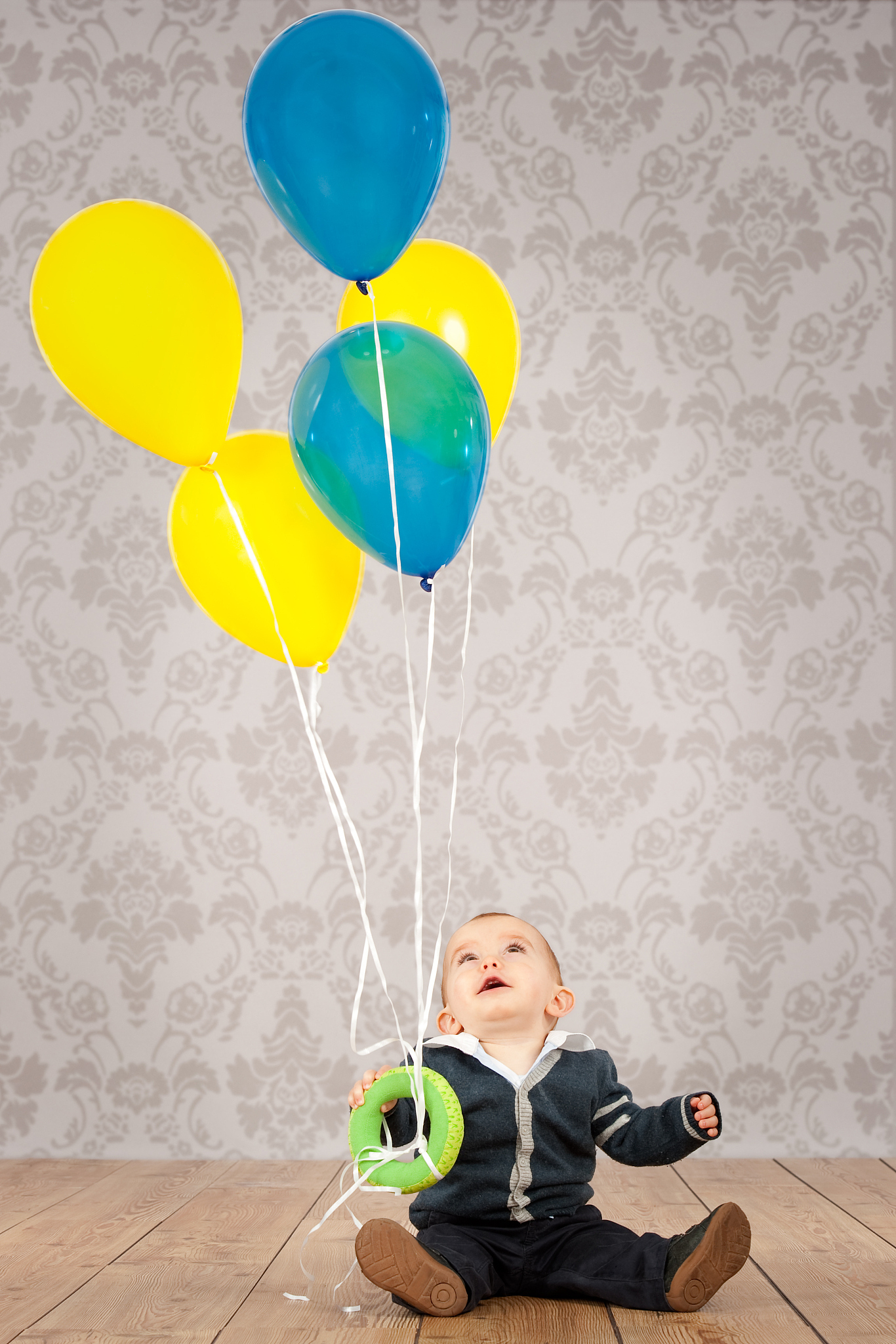 善良小男孩卖气球，温暖人心故事