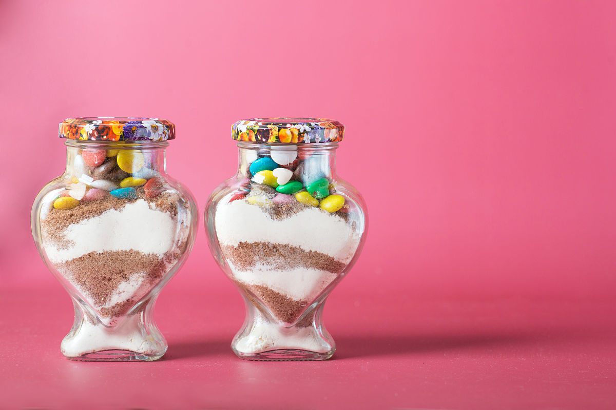 列举多个例子生动形象的详细说明Java中的hashset类