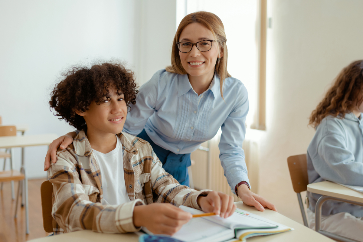 优秀老师的品质：热爱孩子，细心关怀