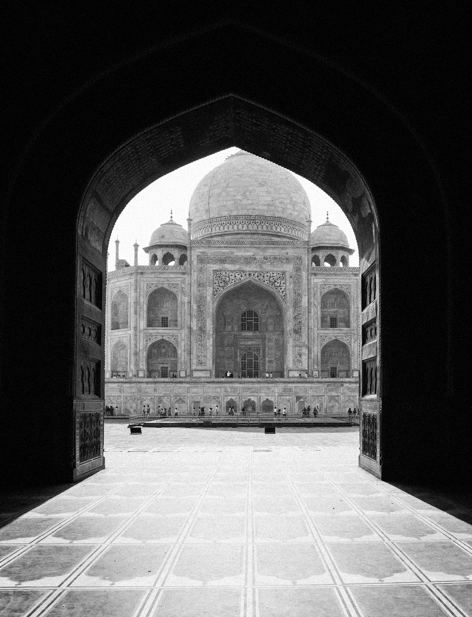 帮我翻译一下杜牧的阿房宫赋