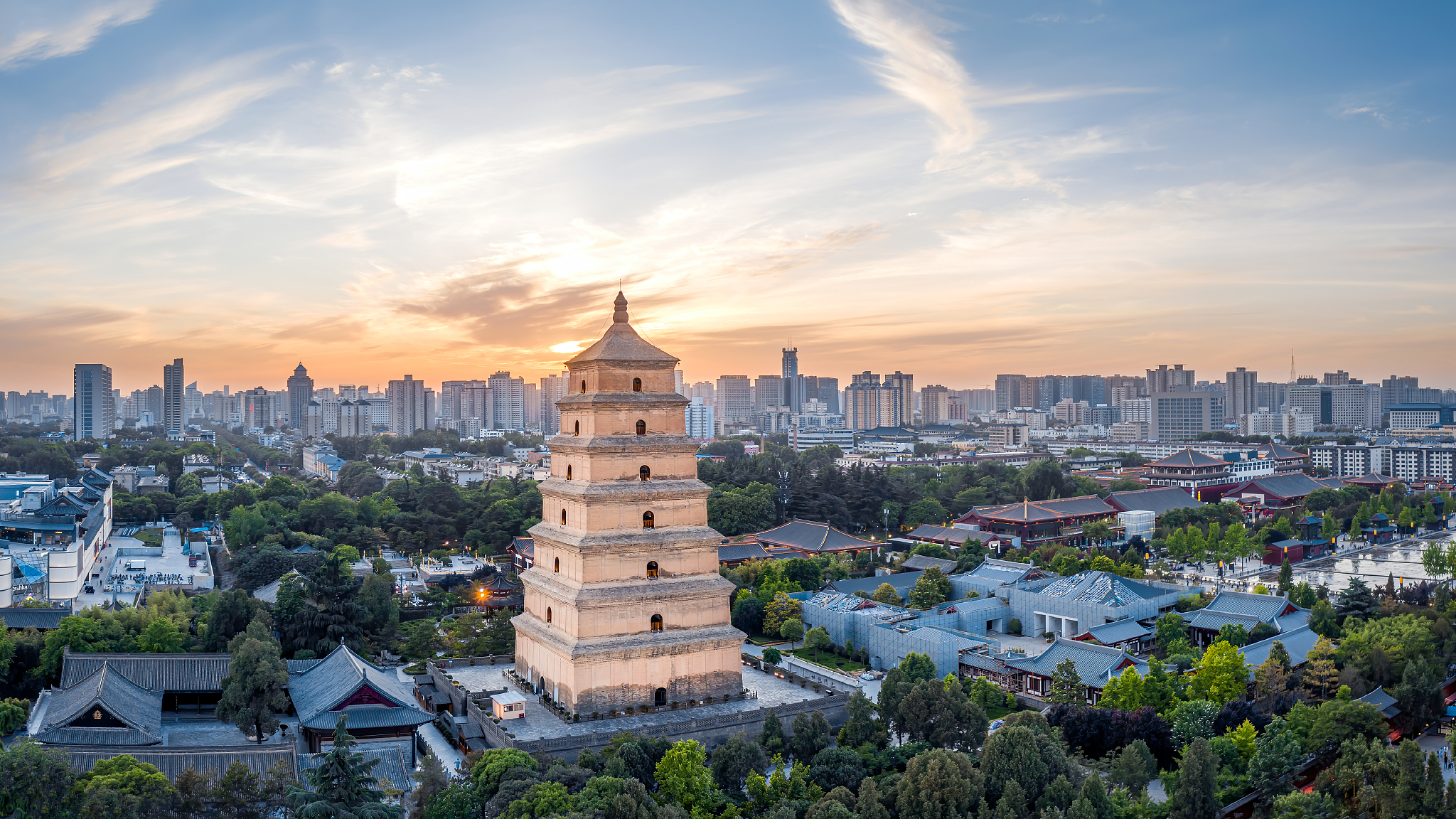 航拍西安大雁塔日落