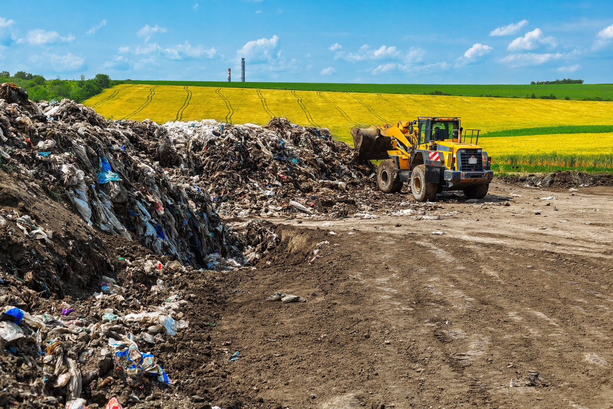 编写一篇关于垃圾填埋技术的论文50000字