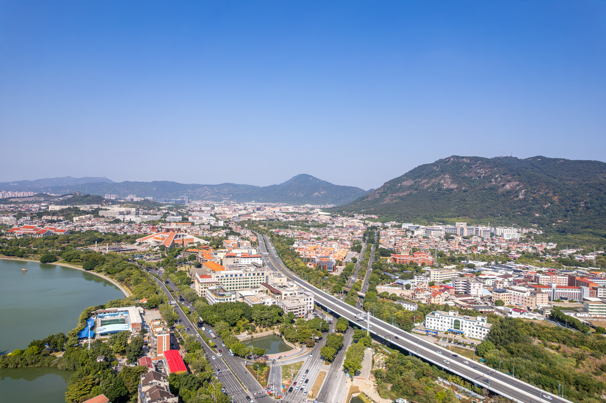 城市主干道和低层城市建筑