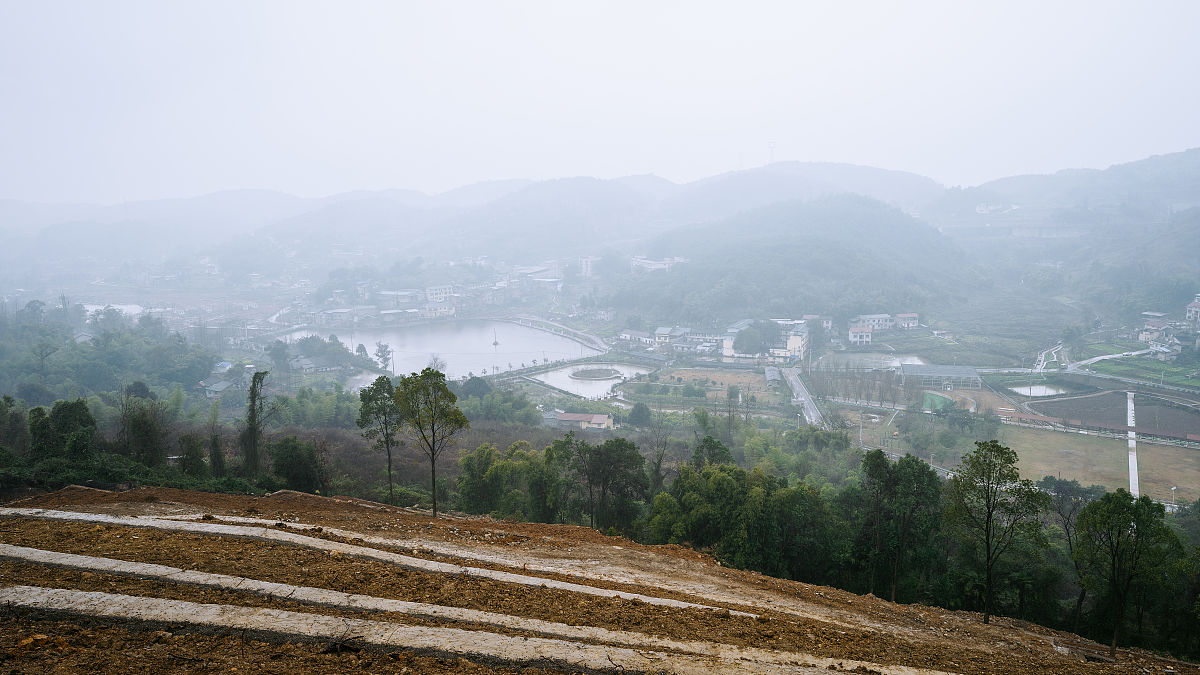 请结合湖南省永州市蓝山县今日的天气情况出示一份安全提示给中小学生