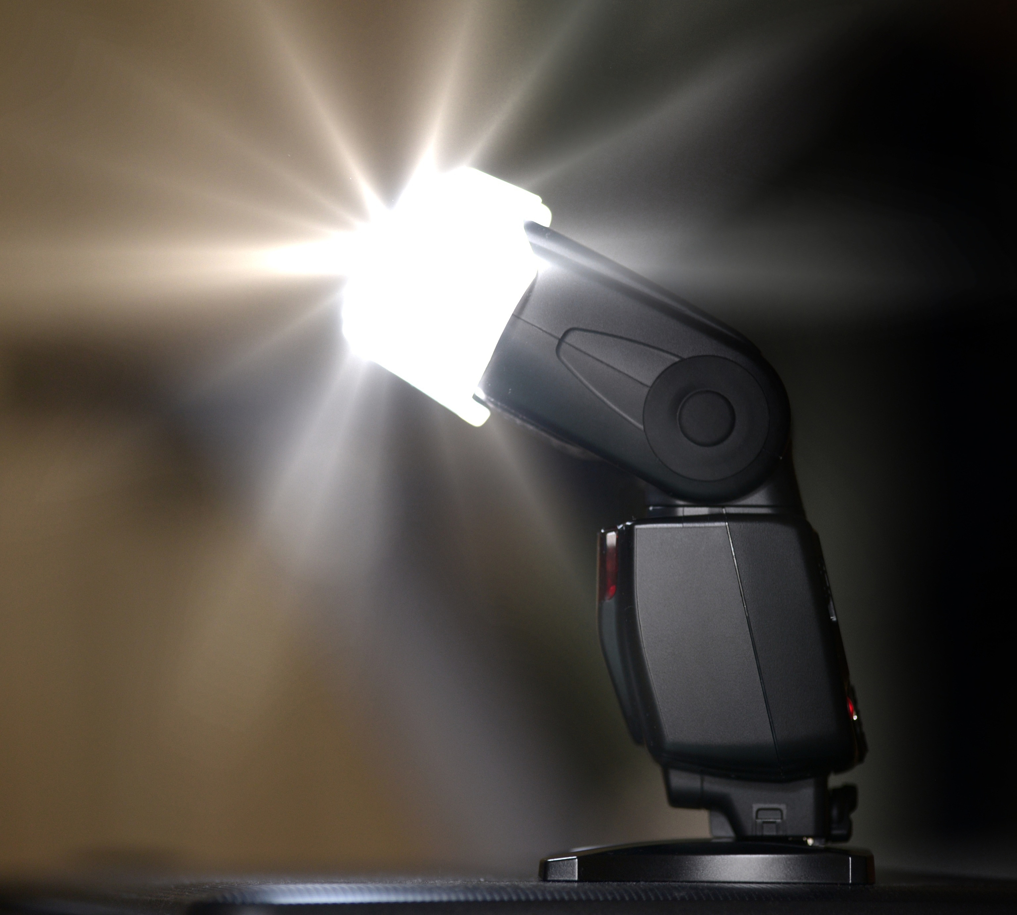 用美式英语写6条关于Outdoor BBQ Lighter Torch Turbo Lighter Jet Butane 1300的好评以及其好评标题。结果格式为：标题：好评内容。