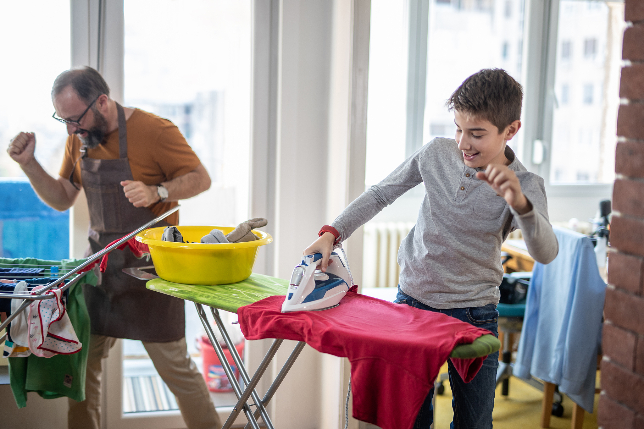 男生包馄饨这个说法在网络上流传它通常表示一种恋爱中的角色模式。在这里包馄饨指的是照顾和呵护女生的行为而男生则表示承担这种照顾和呵护责任的人。这个表述形象地描述了一种爱情观念即男生应该关心、照顾和宠爱女生起到保护和支持的作用。需要注意的是这种表述可能存在性别刻板印象并不适用于所有情况。在现代社会恋爱关系中的双方应当互相尊重、平等对待共同努力维护和发展关系。恋爱模式的多样性意味着每一种恋爱关系都有自己