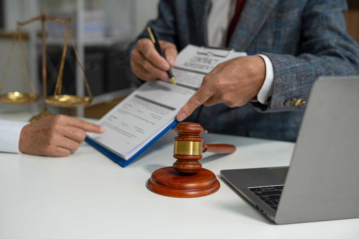 刑事案件法律援助：如何选择优秀律师团队？