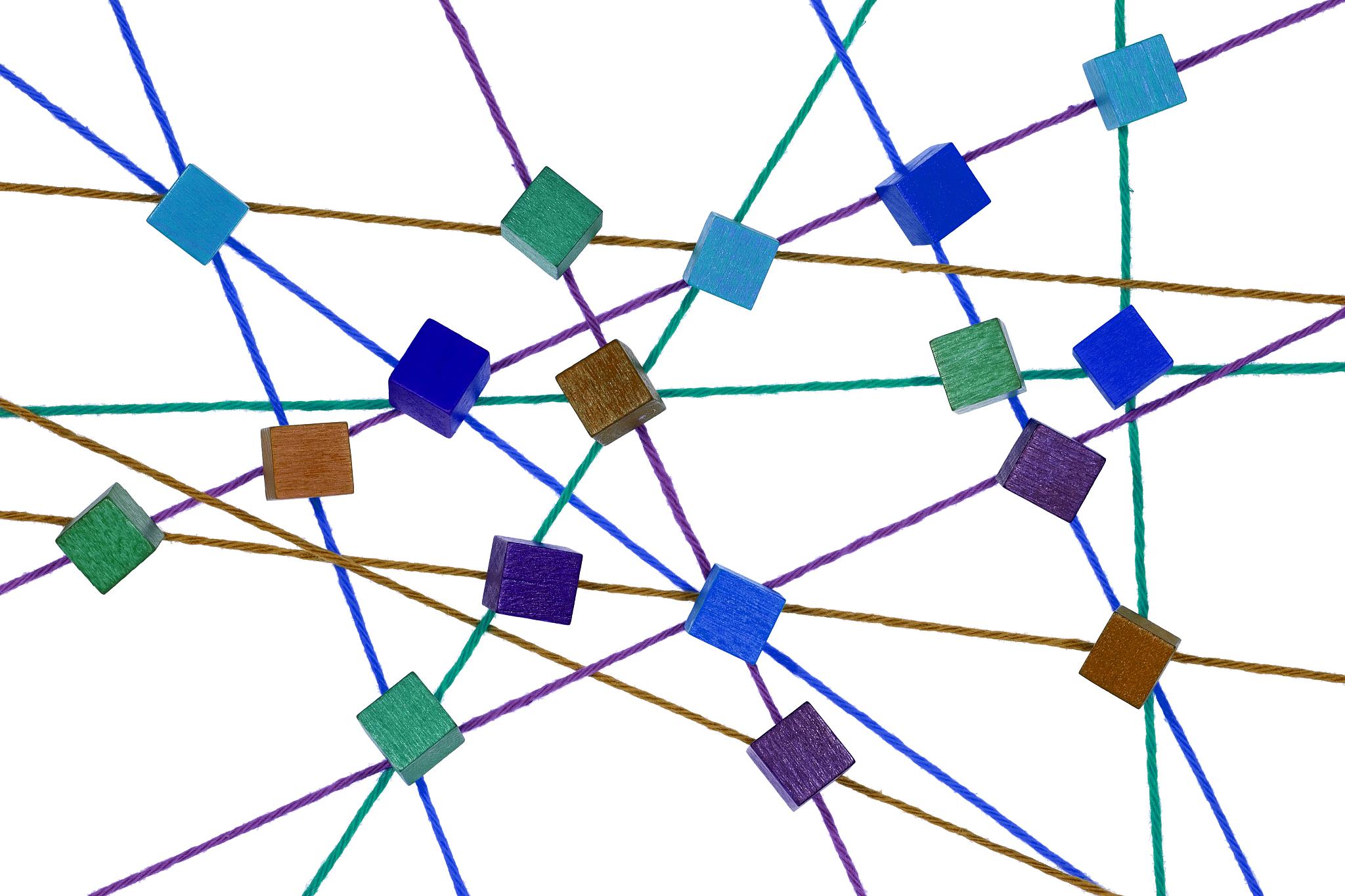 改写早在上世纪70年代体育哲学发端之时《国际体育哲学》杂志的发刊词中就点明了体育哲学创生的初衷所在即显著地提高我们对体育的精致化理解与敏锐的感知并明确地将其归于一种哲学序列之中。显然体育哲学创生的初衷并非仅仅搭建一套一劳永逸、放之四海而皆准的哲学理论体系而是在提升人们对体育的感知与理解并形成一套哲学理论分析与思想展开模式。体育却又不似哲学研究中的善、存在、道德等概念可以完全落实在哲学纯思行为之中体