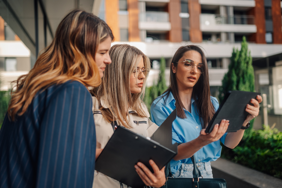 The Impact of Mobile Phones on Campus: Benefits, Challenges, and Recommendations