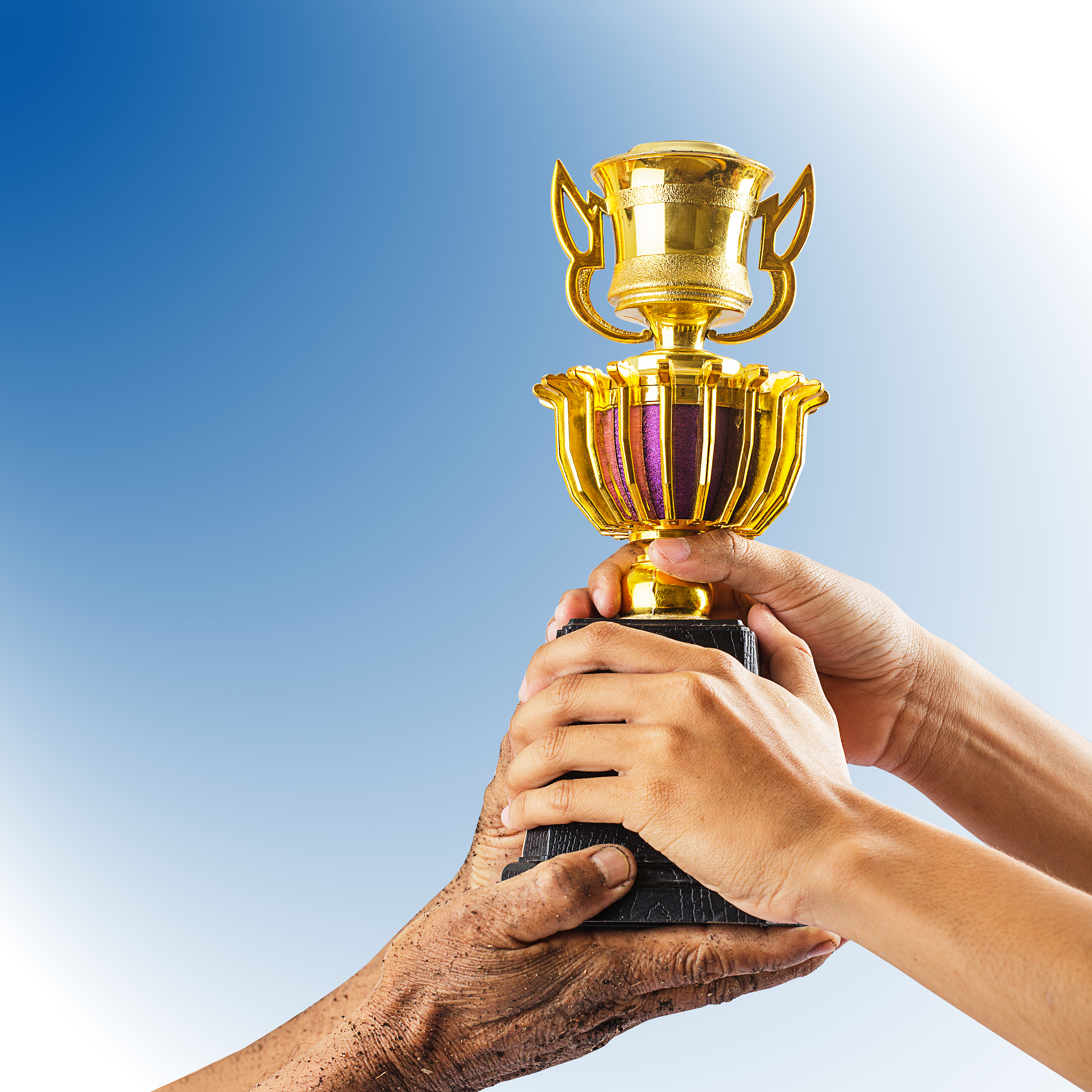 奖杯传递:体育精神和时代风貌的象征 奖杯传递:体育精神和时代风貌的象征