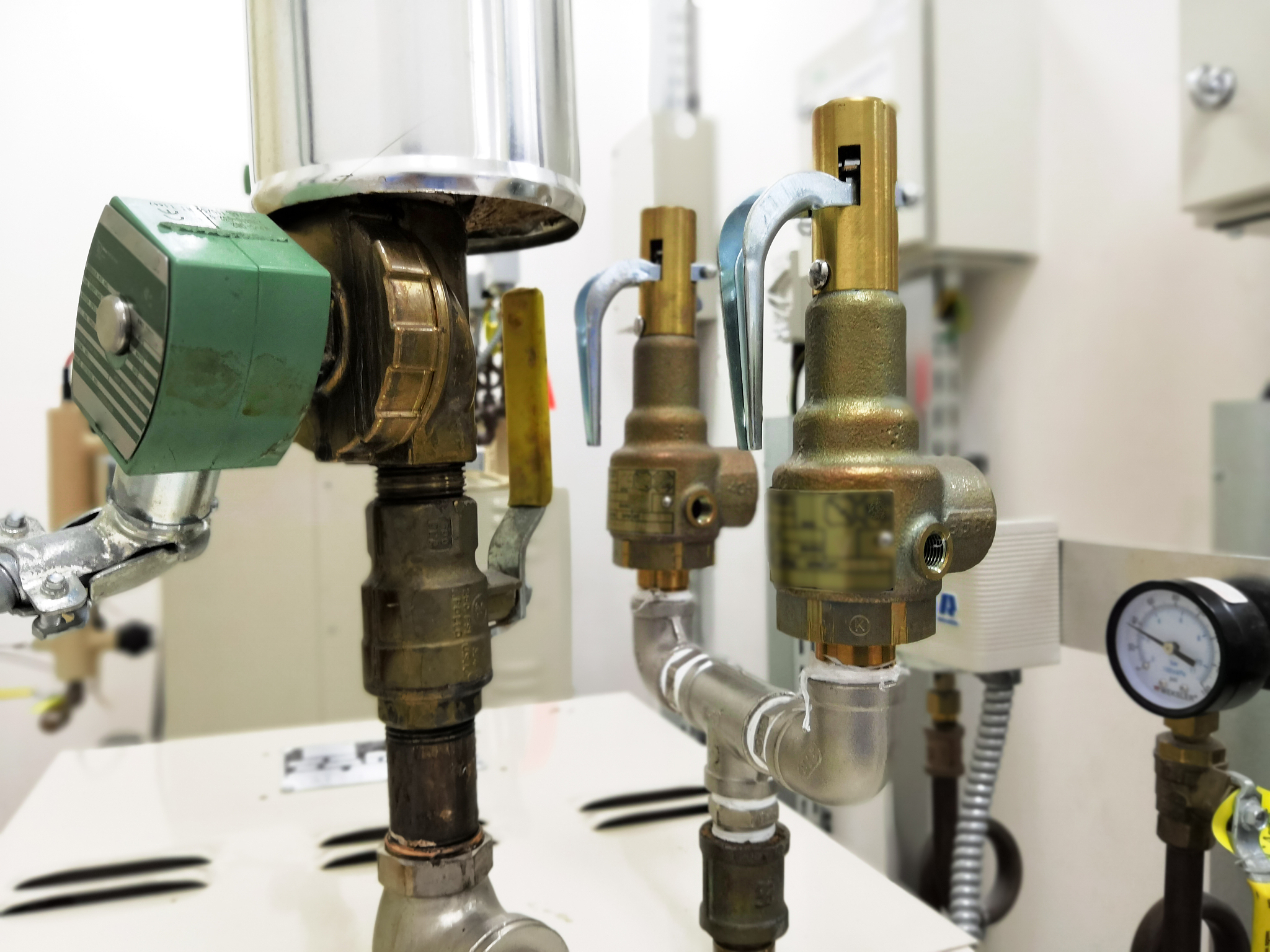 请帮我将以下内容精简：After more than 20 years of experience in the waterworks industry BMAG ValvesNINGBO BESTWAY M&E CO LTD has become a complete service system for a global professional manufacturer of waterwo