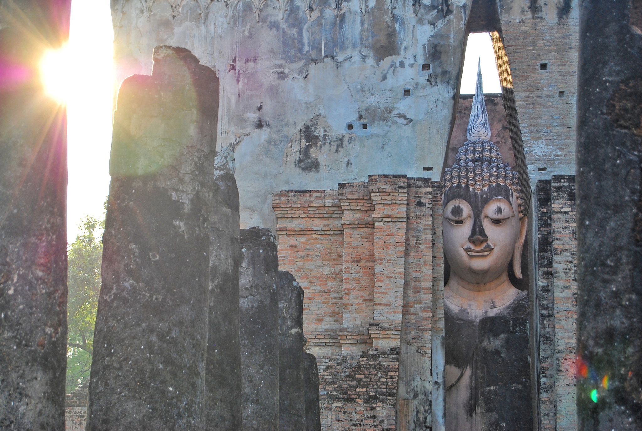 phra achana ancient buddha image of the si chum temple.