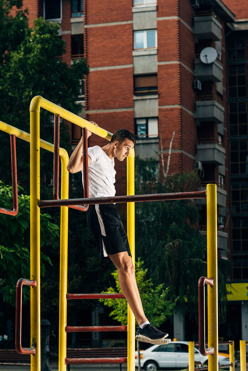 引体向上突破训练指南：提升成绩的8个技巧