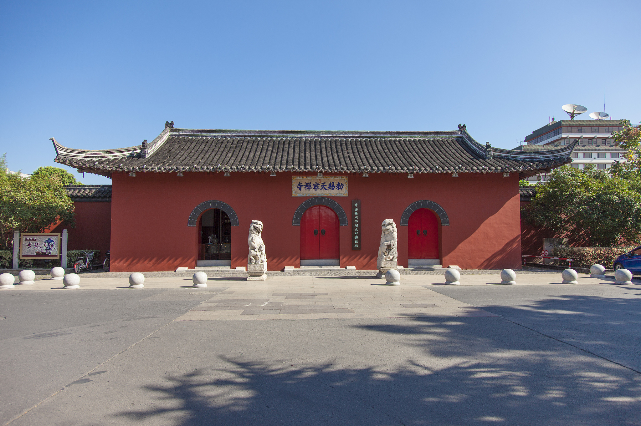 而这些寺庙故事的书写其实就是在书写高邮人的日常。学术性强力改写。