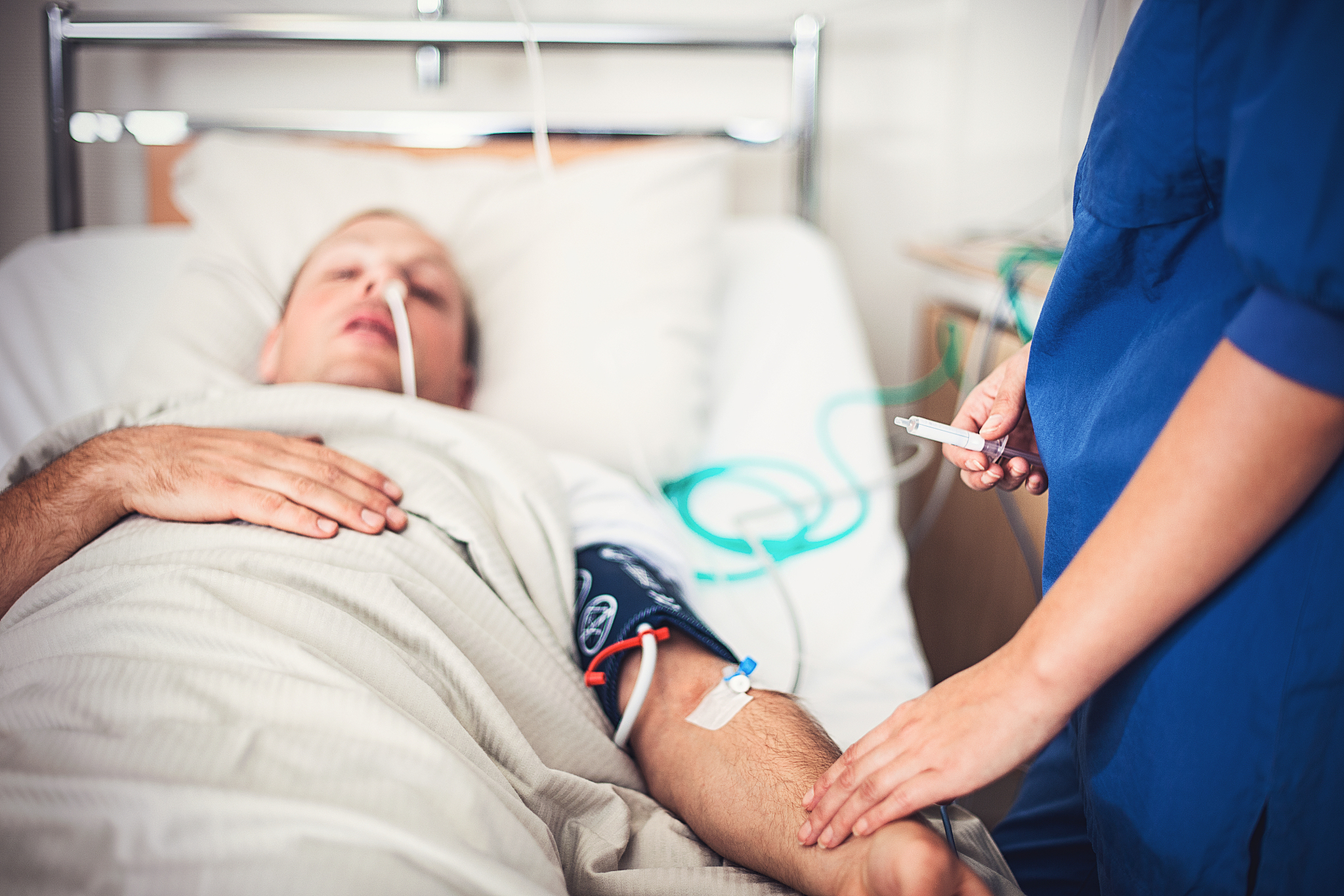 轻度镇静与老年患者脊柱手术后谵妄的关系：一项随机试验