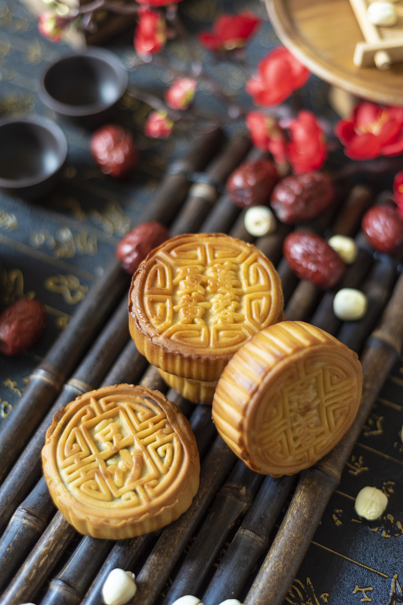 万寿斋老寿星系列月饼：酥脆外皮，浓郁馅料，素食美味！