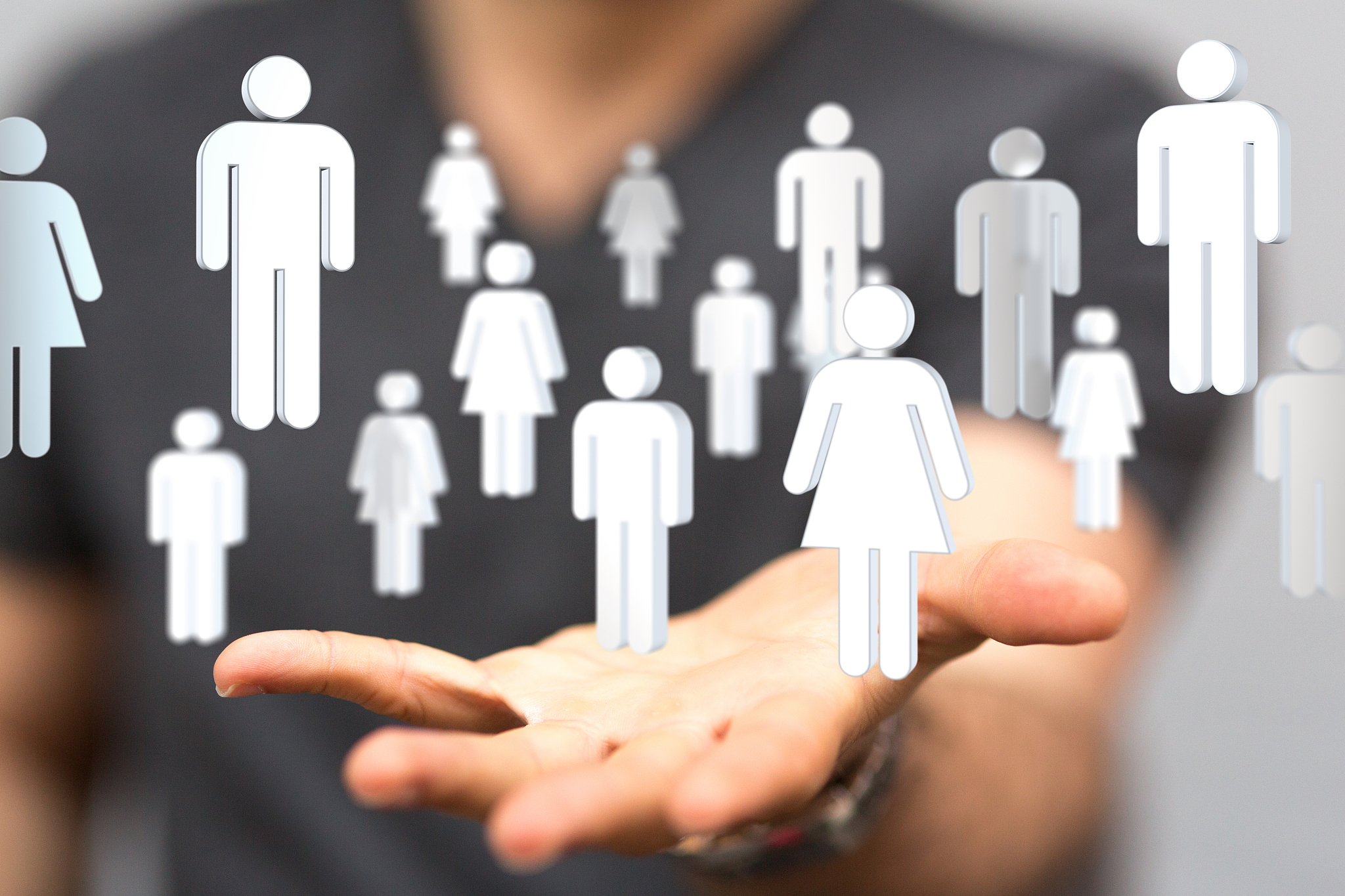 她不希望我这样做而且她现在挣得比我多她必须给我一些钱她不想这样做。