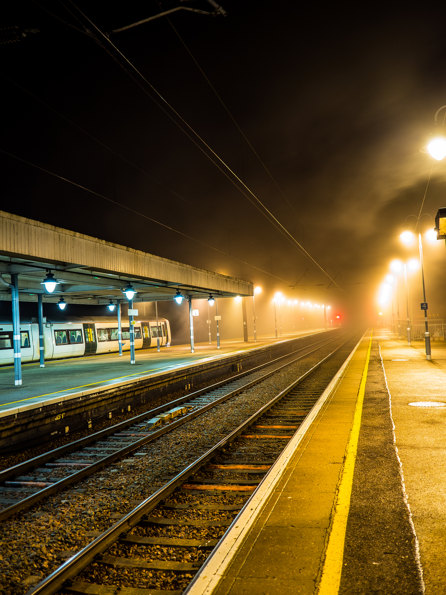 火车凌晨3点到站怎么办;