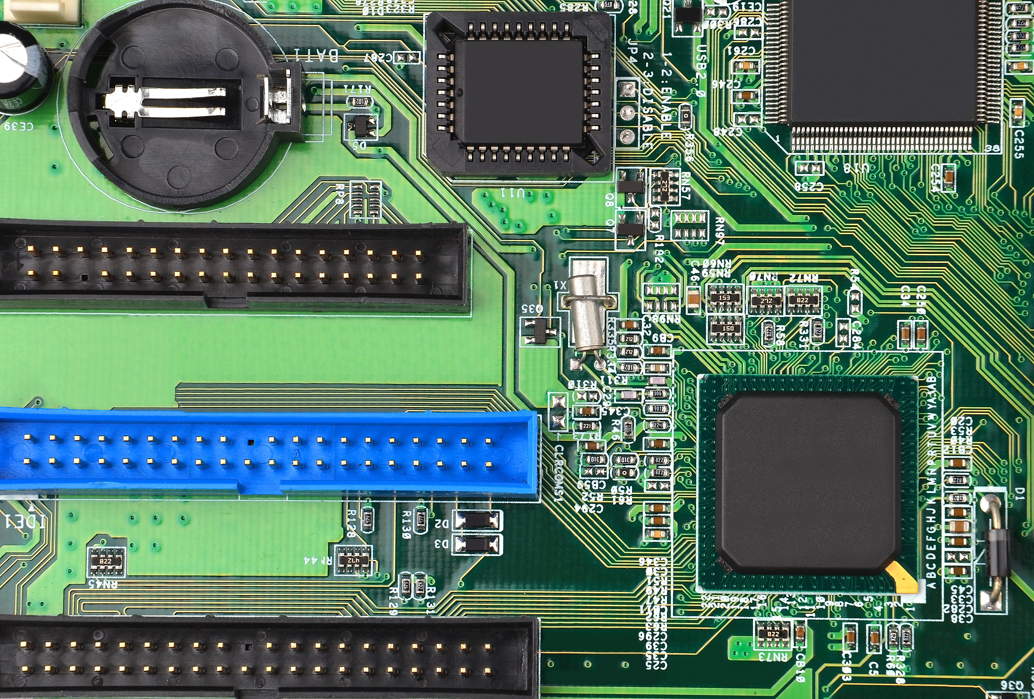 是以CPU为核心加上存储器IO接口和系统总线构成的。