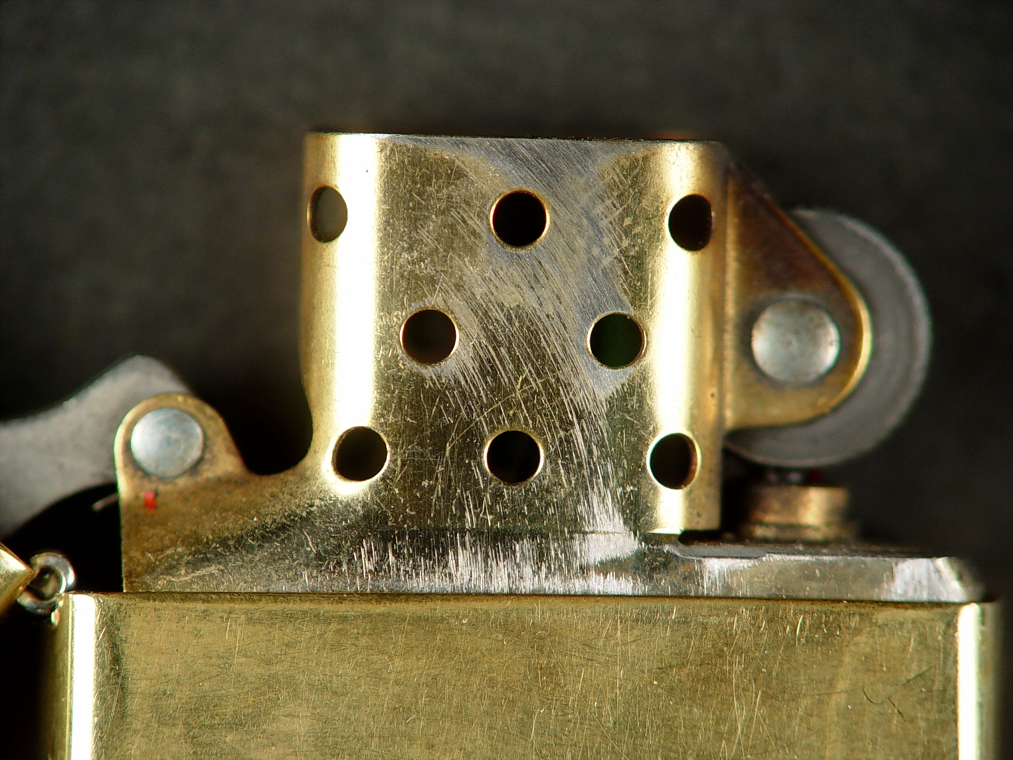 电火花小孔加工出来的孔有焦黄的原因