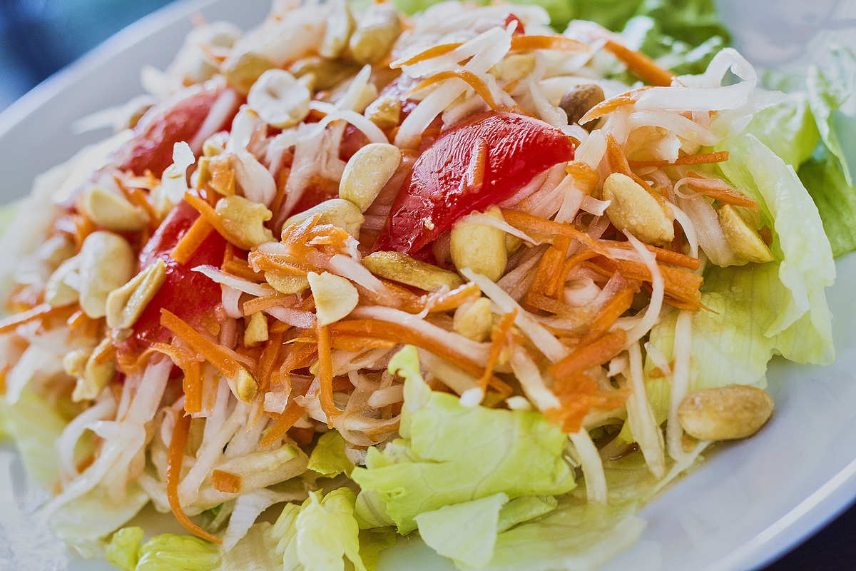 西红柿炒粉丝 - 酸甜可口的家常菜