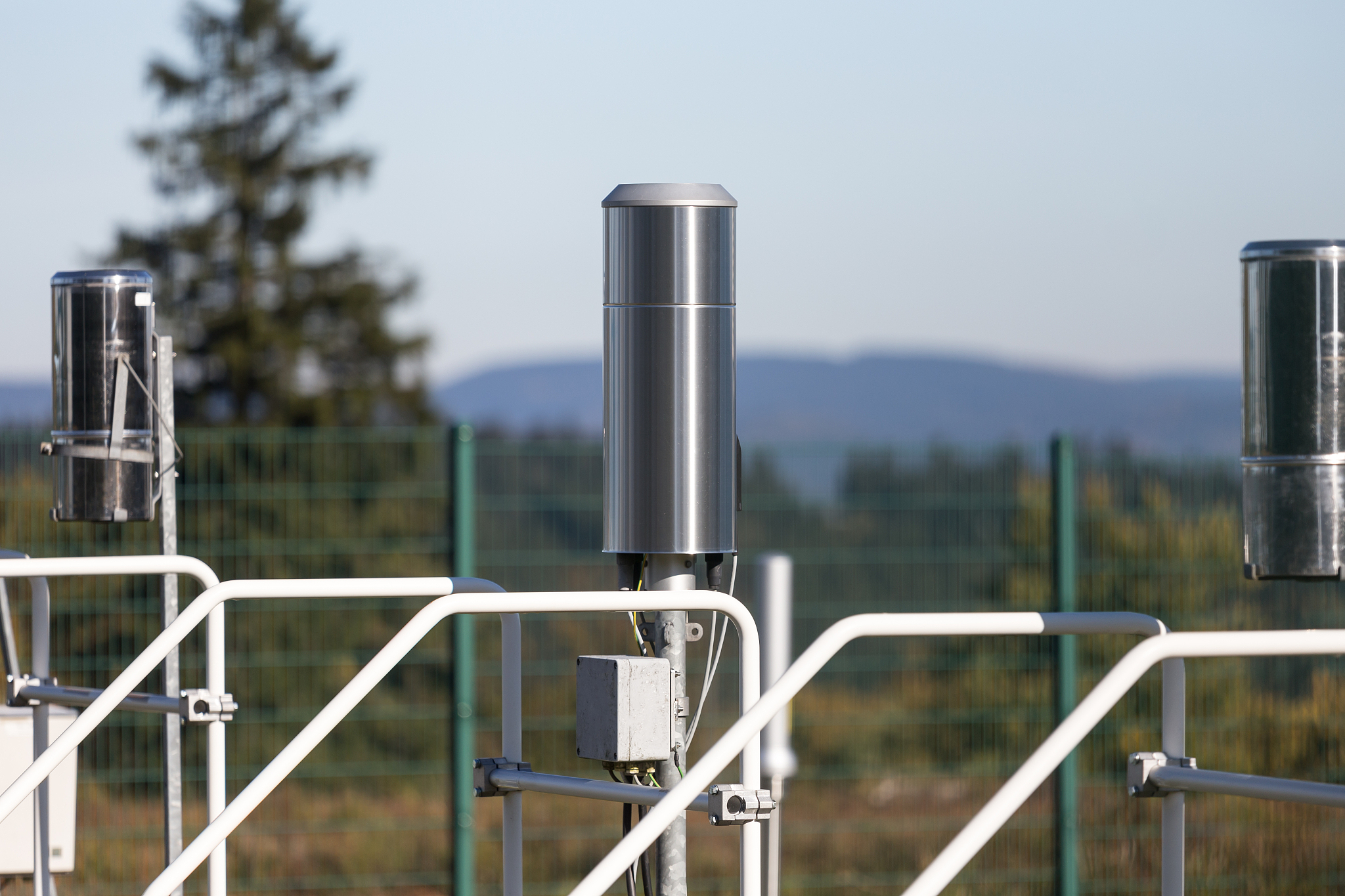 监测温室环境为什么要在温室外部署传感器