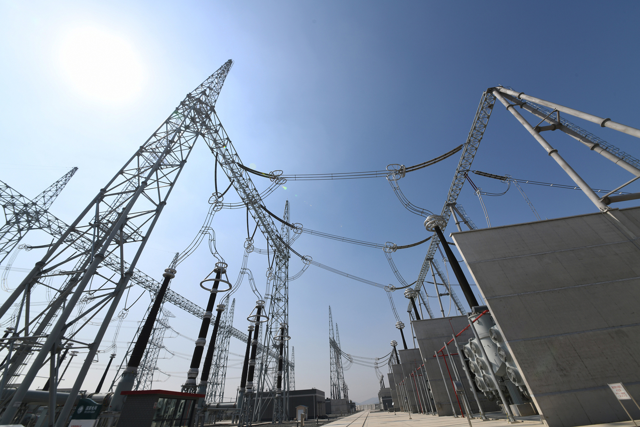 特高压输电技术：中国电力事业的支柱