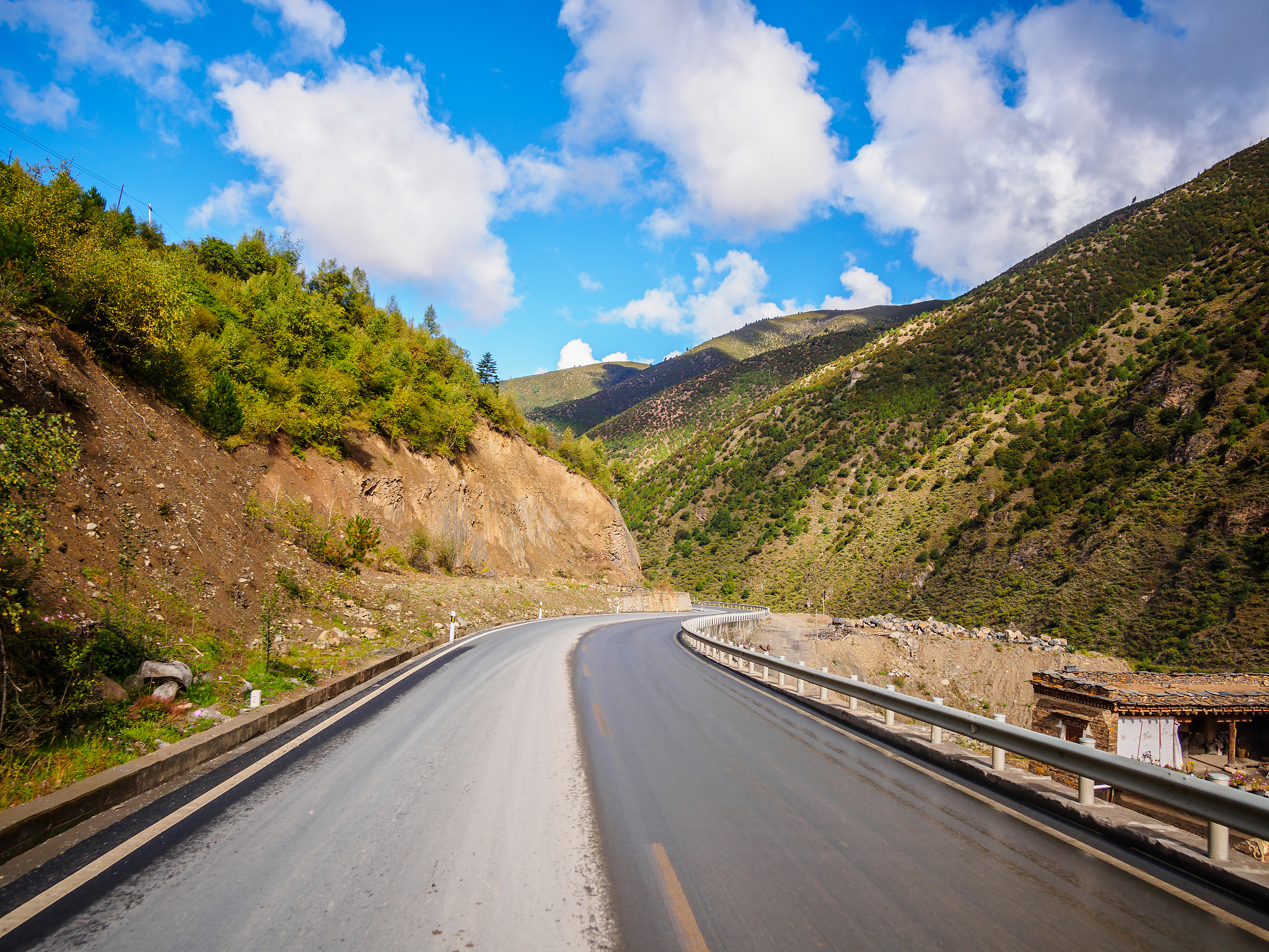 最美公路旅行：路上的风景，心中的旅程