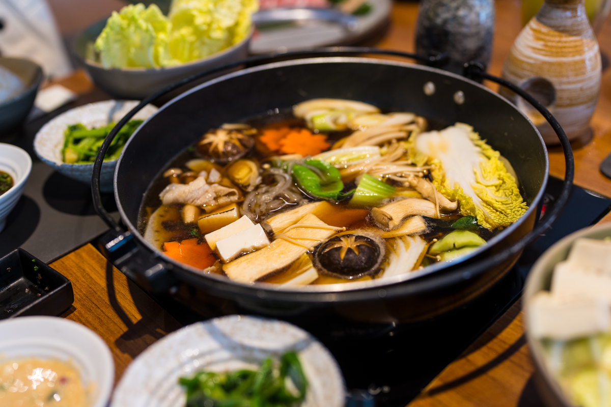 麻辣清油锅遇上骨汤三鲜锅：一场文艺味蕾之旅