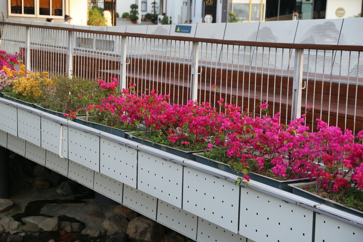 户外创意花箱景观：简约气质，点缀城市风景