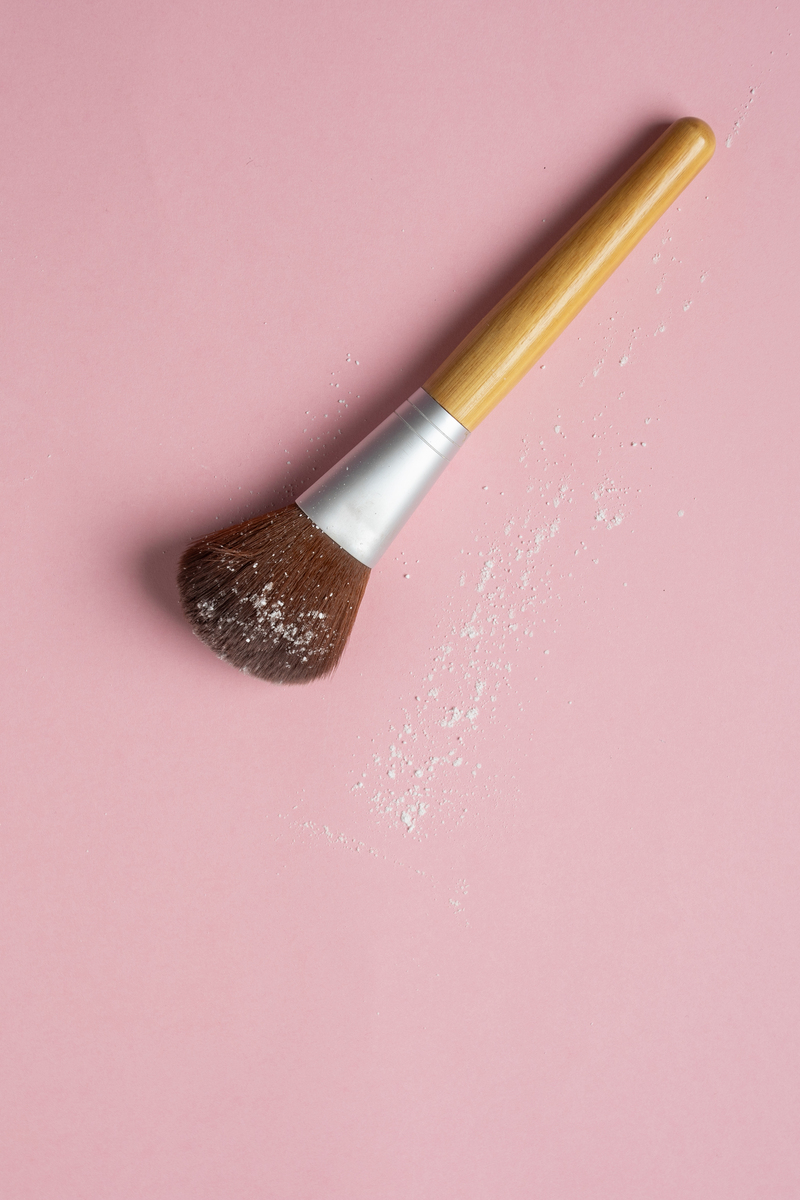 ✨ 魔法粉底刷：告别卡粉，拥有天使般柔滑底妆！✨