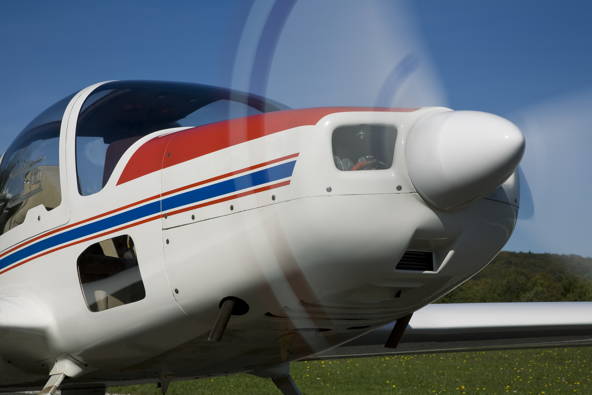 昆明航空旅游学校招生简章 - 报名入学，开启航空梦想