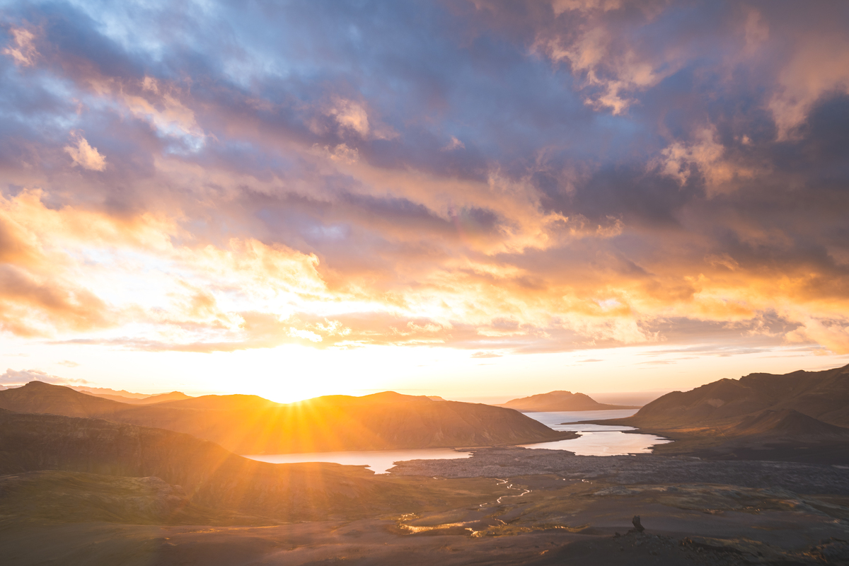 最佳日出观赏地推荐：海边、山顶、湖畔等 - 哪里看日出最美？