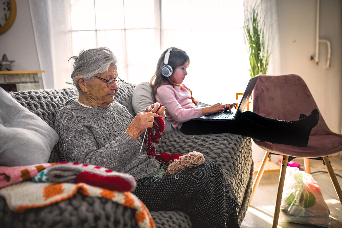 外婆的针线：温暖与爱的传承