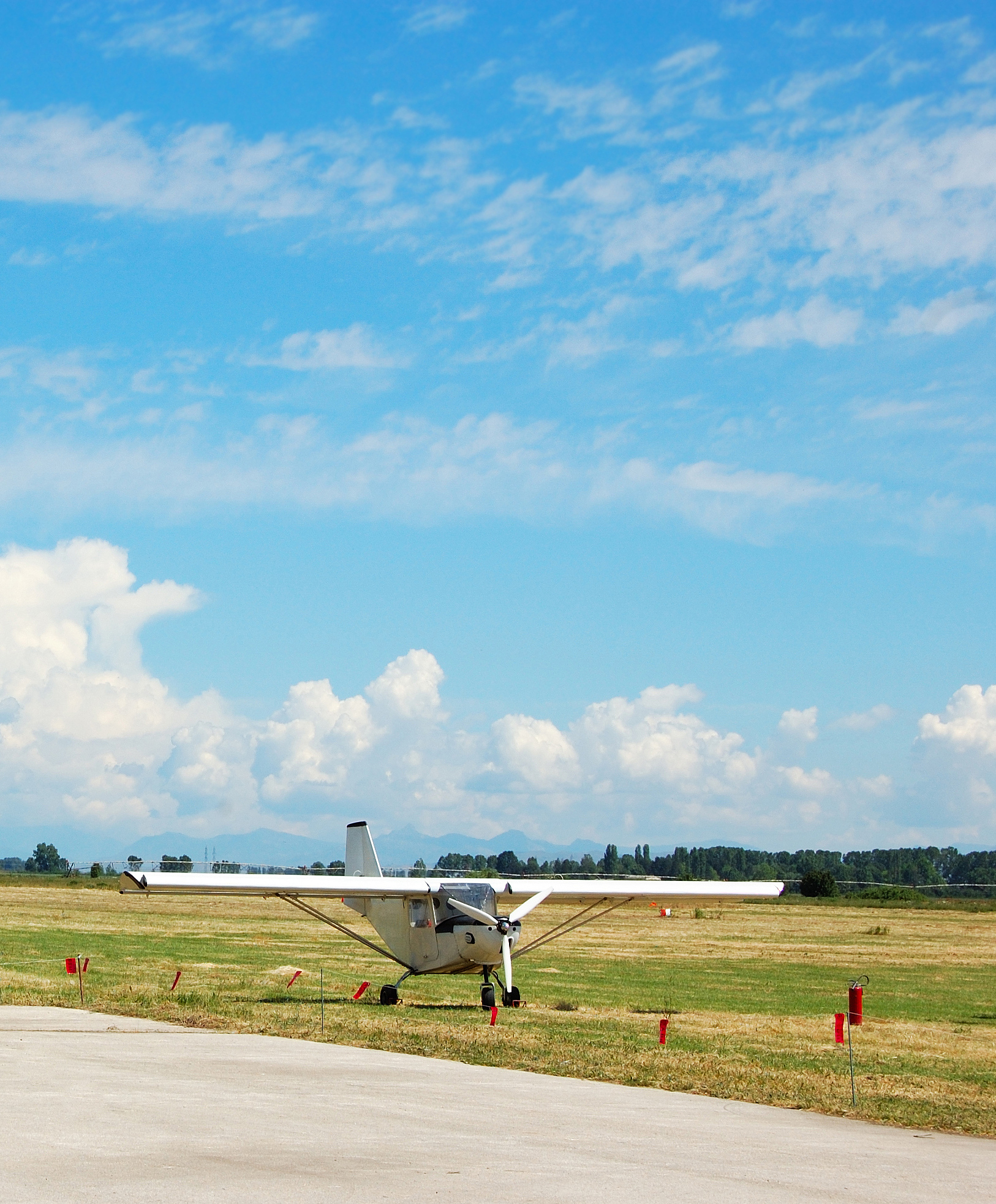 眉山航空旅游学校是公立的吗？民办学校也能培养航空旅游人才