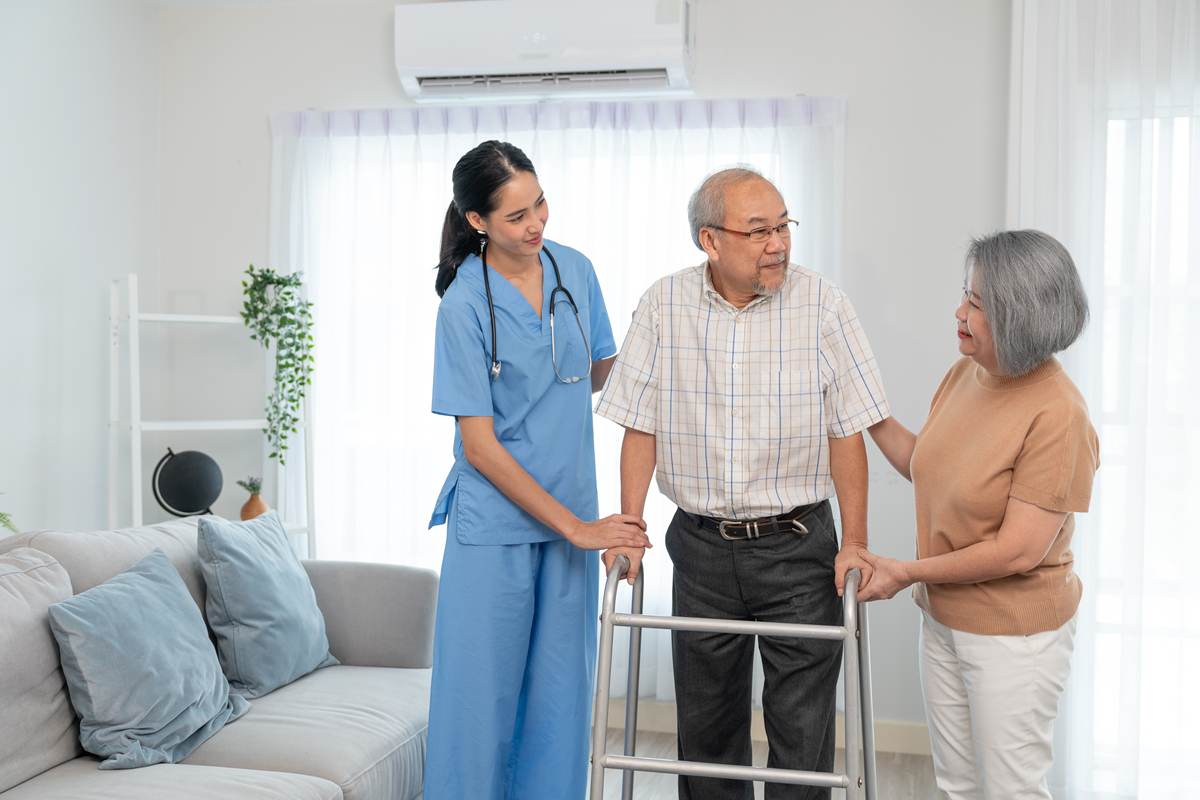 一名医院领导你院在安宁疗护方面有一些成效上级领导来考察由于你精通中国古典文学擅长引经据典现在你需要代表医院发言写一篇演讲稿演讲稿需要三个结构对称且具有语言艺术的主题句内容要具体平实以数字形式突出我院在近几年取得的成效