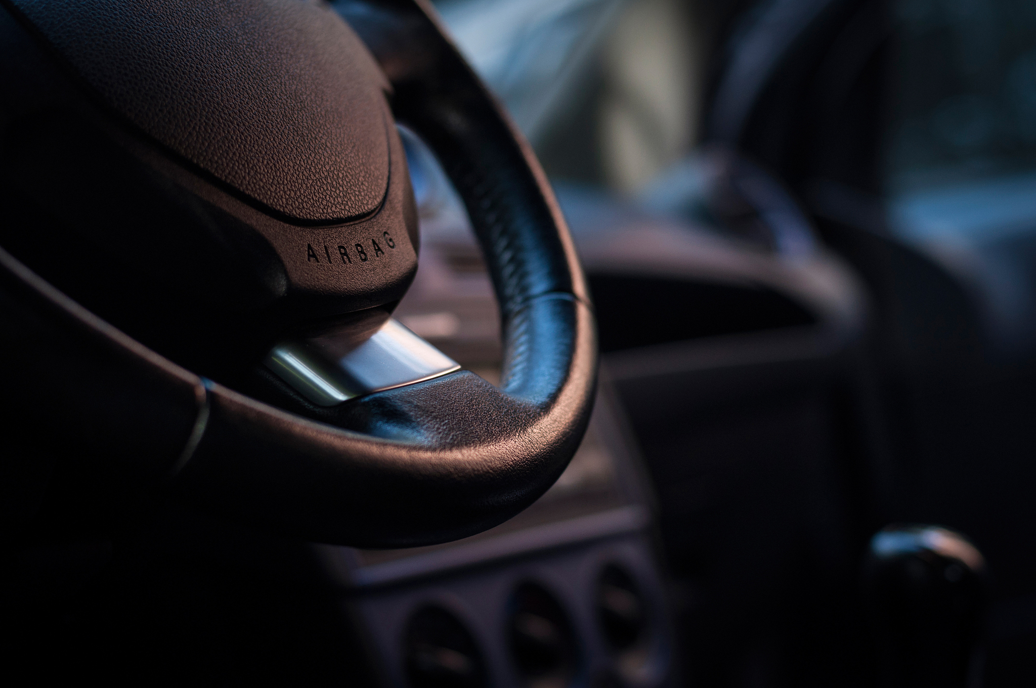 airbag sign of safety in modern car
