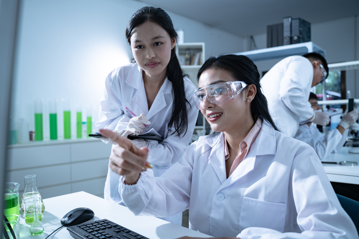 女生学医学检验专业好吗？优势分析