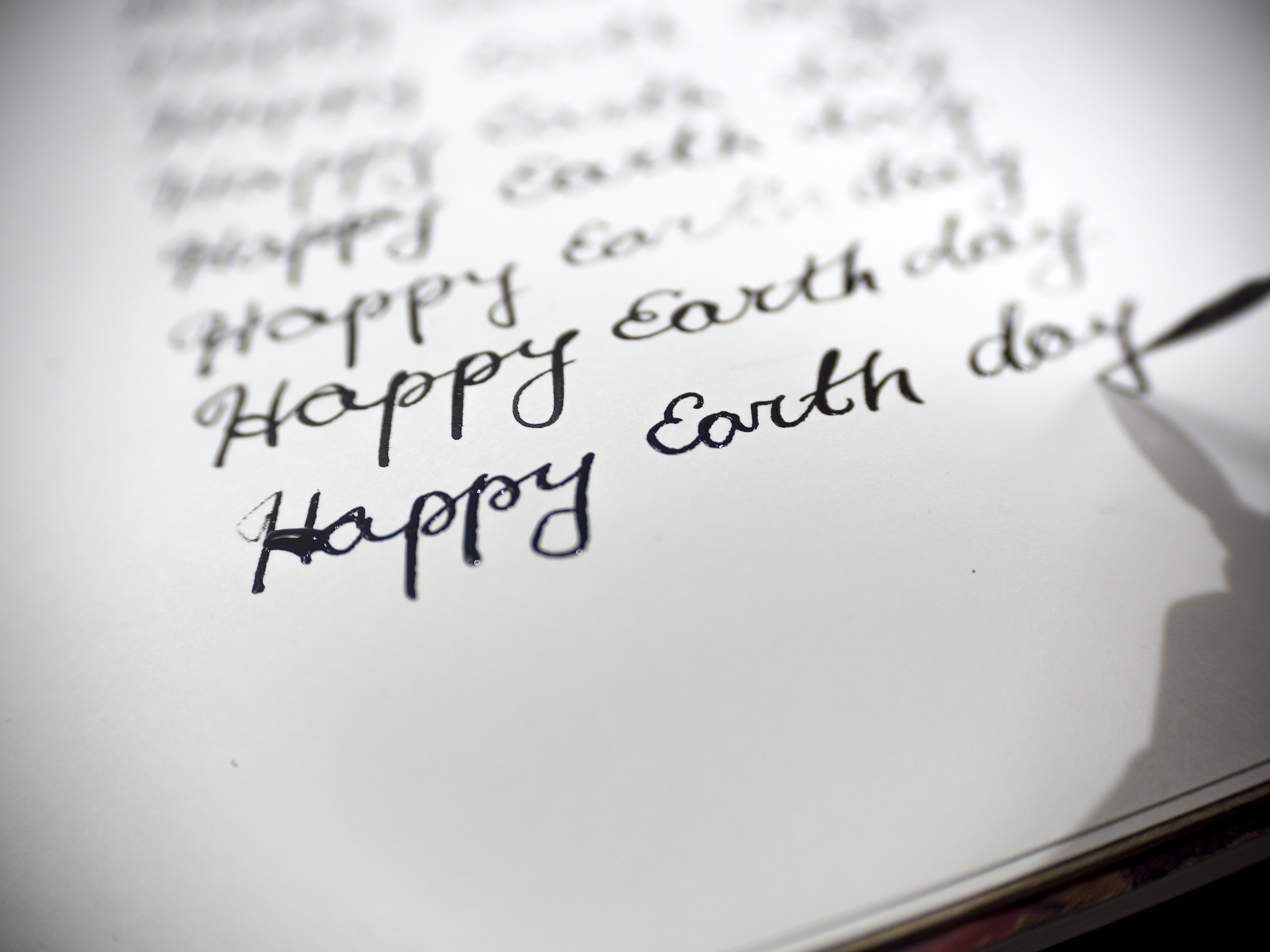 钢笔爱好者兴趣分析：书法、收藏、设计与更多