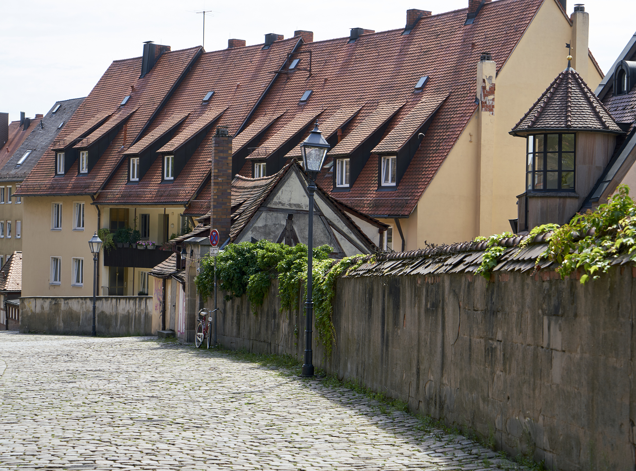 4、信号管理系统设计N-S流程图设计一个简单的信号管理系统N-S流程图提供一个简单的人机界面使用户可以根据提示输入操作项调用对应函数完成系统提供的管理功能。主要完成：1提供基本的操作界面；2添加信号的基本信息查找信号信息删除信号信息修改信号信息；3文件保存将信号信息存储到文本文件中；4退出；5结合题目进行展望总结。