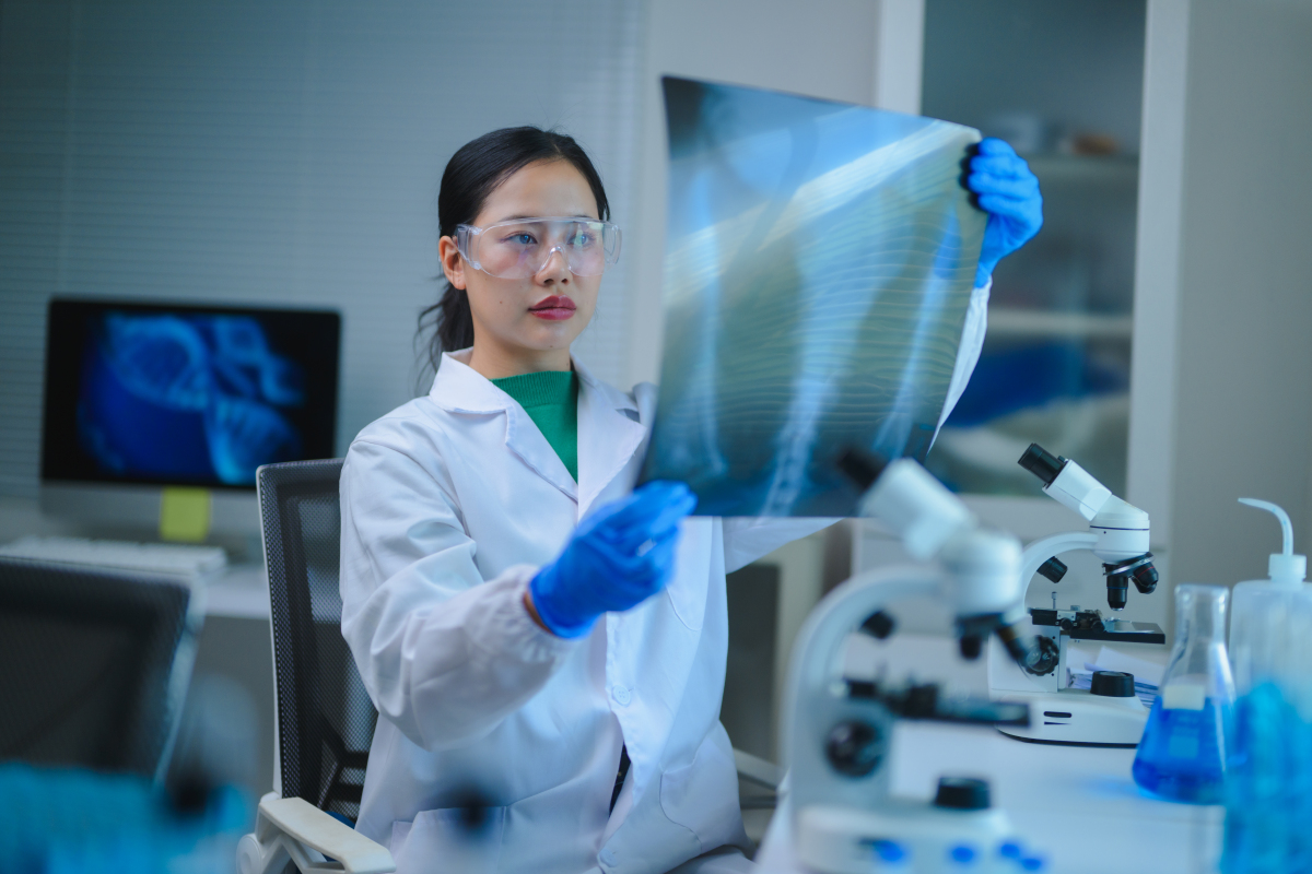 女孩读卫生学校选什么专业好？适合女生学的技术专业推荐！