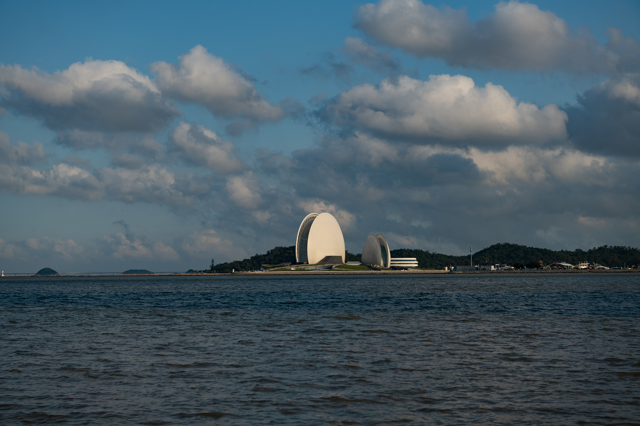 珠海城市职业技术学院商务英语专业就业方向：国际贸易、市场营销、翻译、教育培训