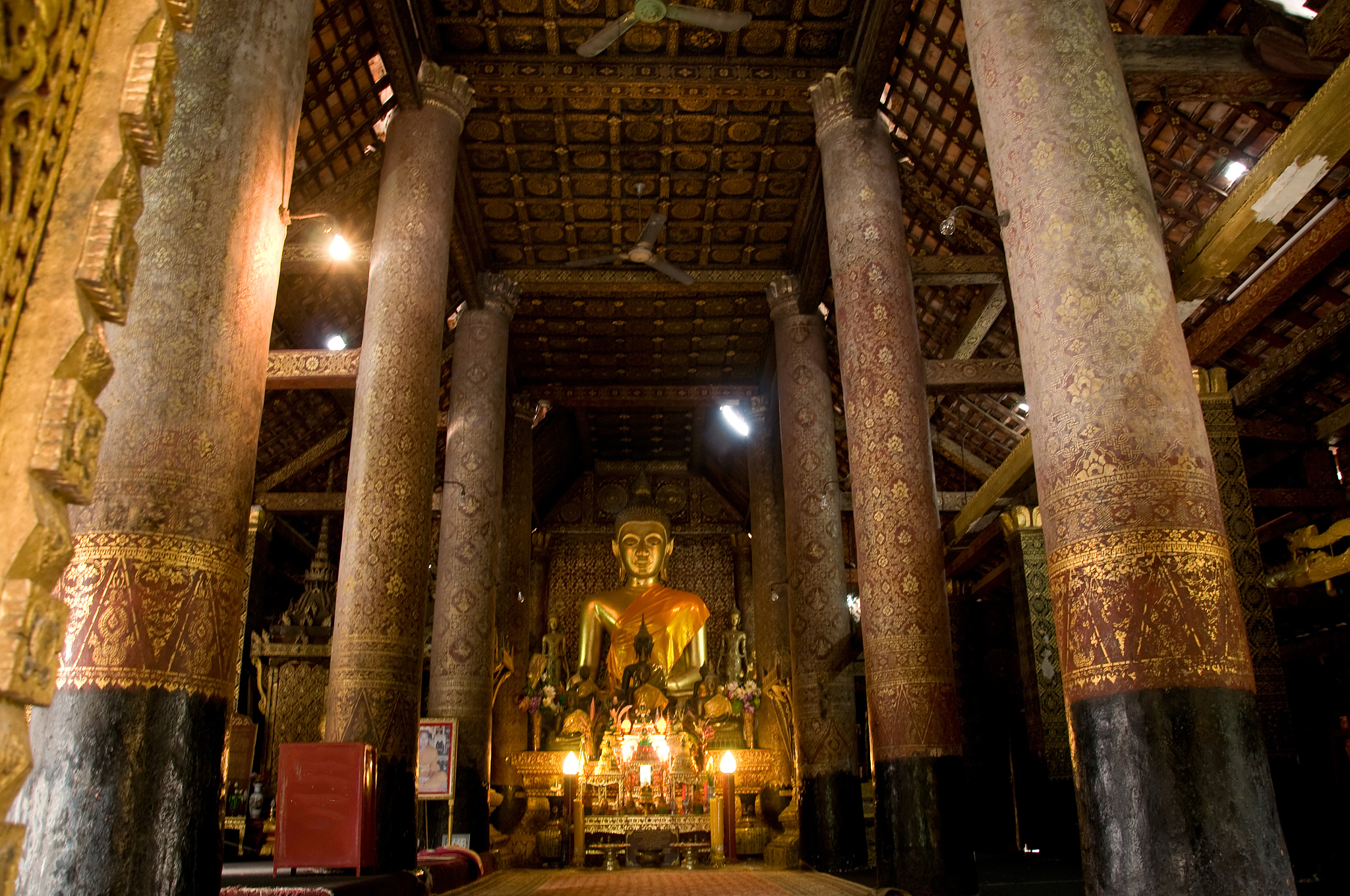 wat xieng thong temple, luang prabang, laos