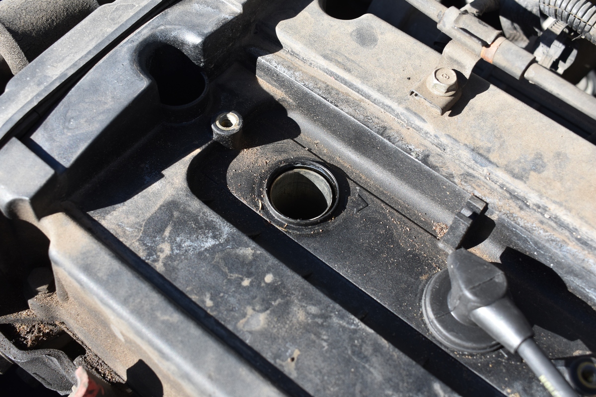 江淮瑞风柴油机头漏油问题排查：更换气门时盖垫、喷油嘴油封后仍漏油