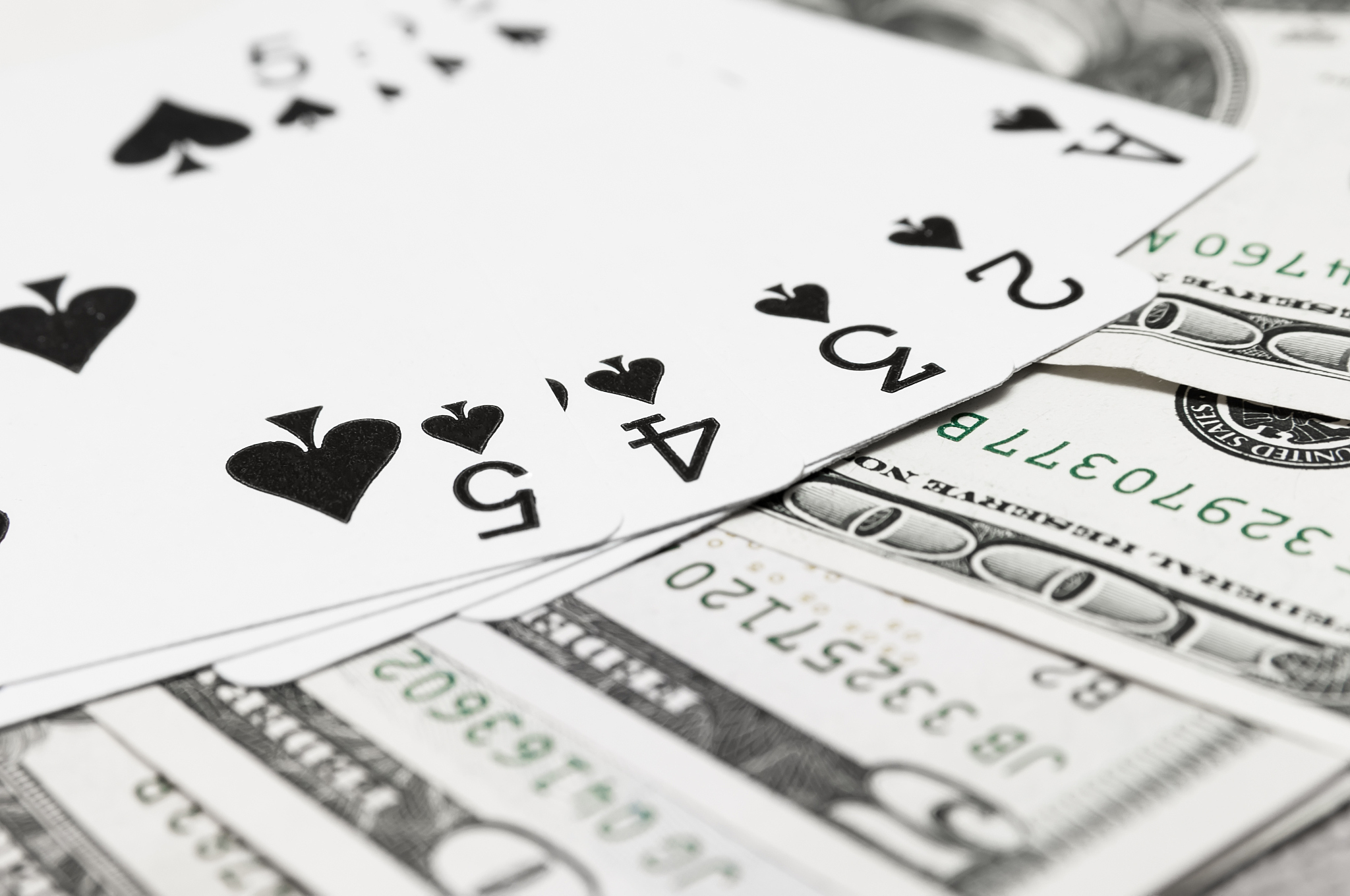'Sorry about a poker night' 的意思是什么？